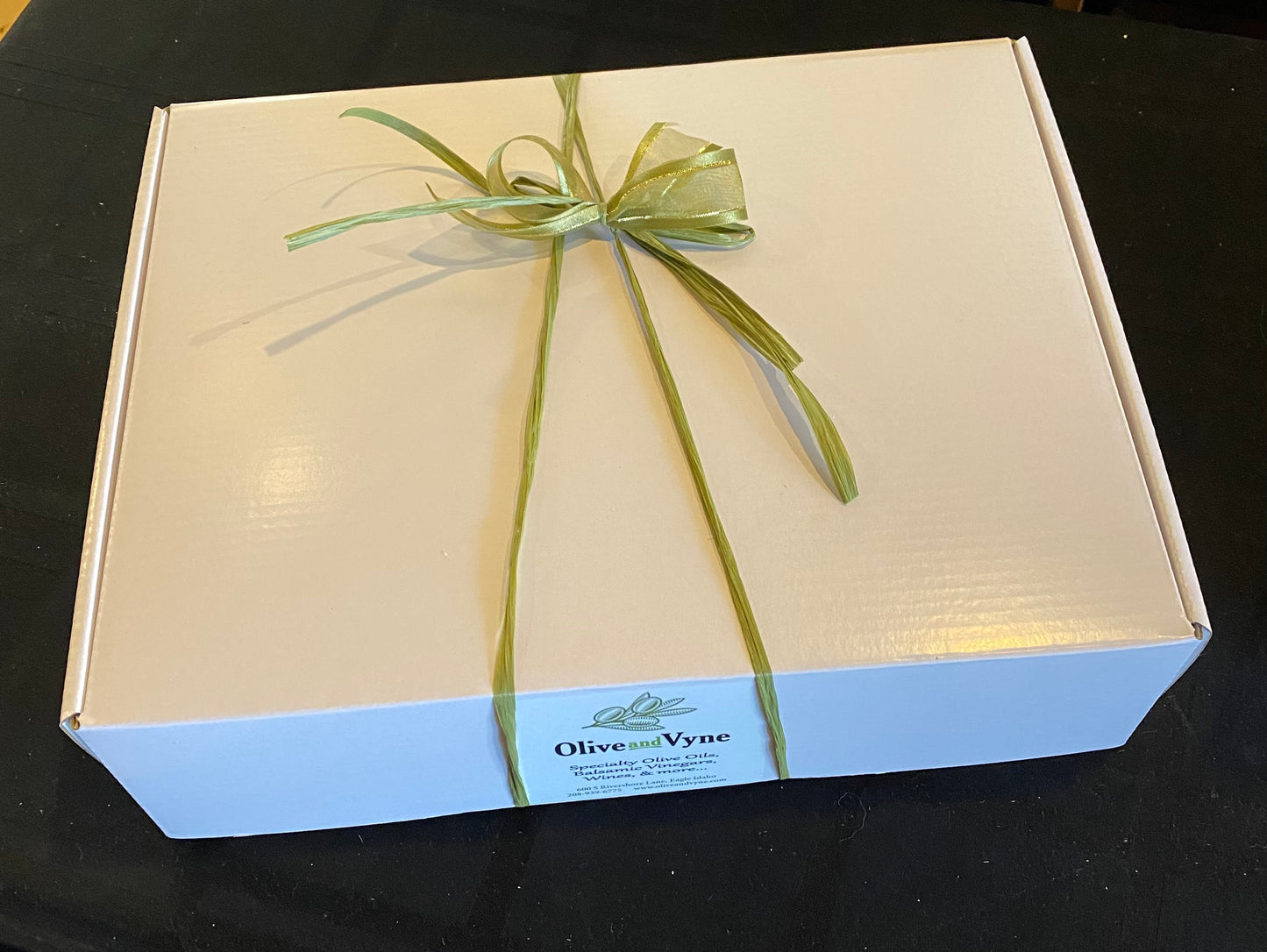 Huckleberry Gift Box 9 x 12