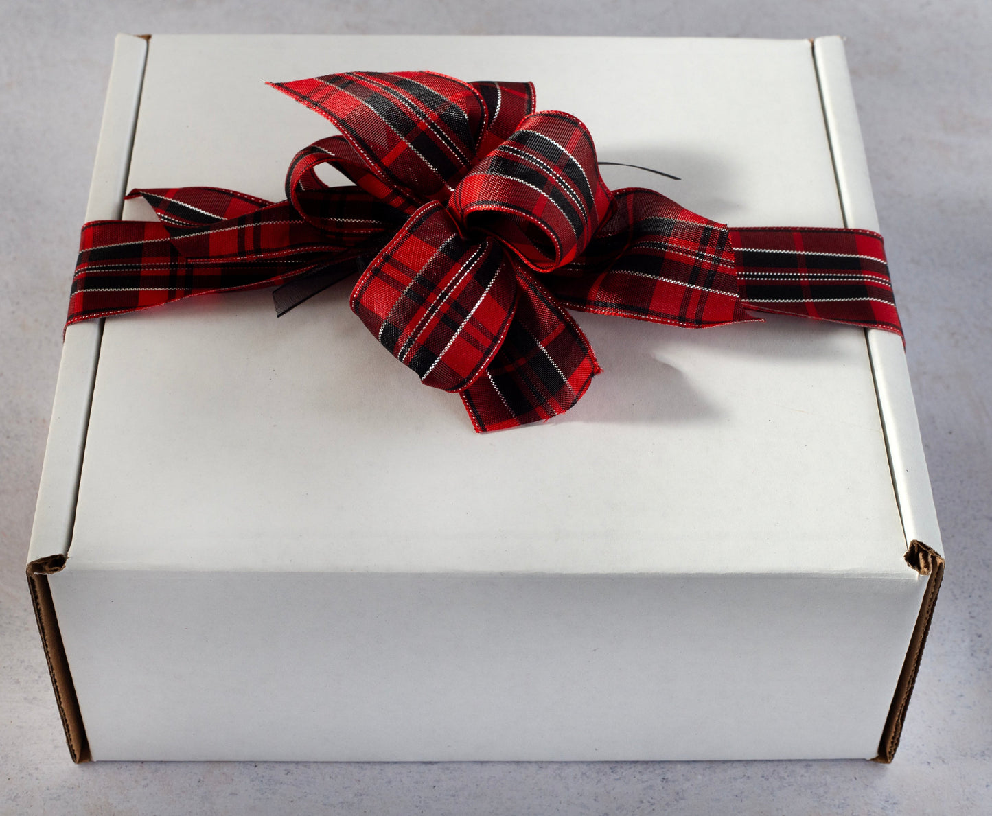 Salad Dressing Gift Box White lidded Shipping Box with Ribbon