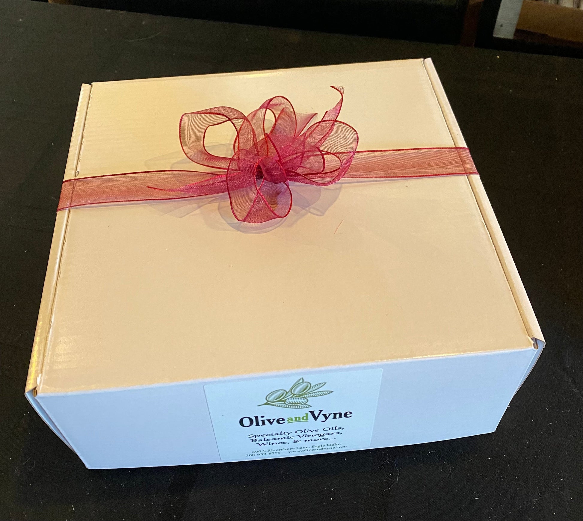 8x8 White Lidded Shipping Box with Bow, contains2 Infused olive oils, gourmet seasoning blend and mini tongs.