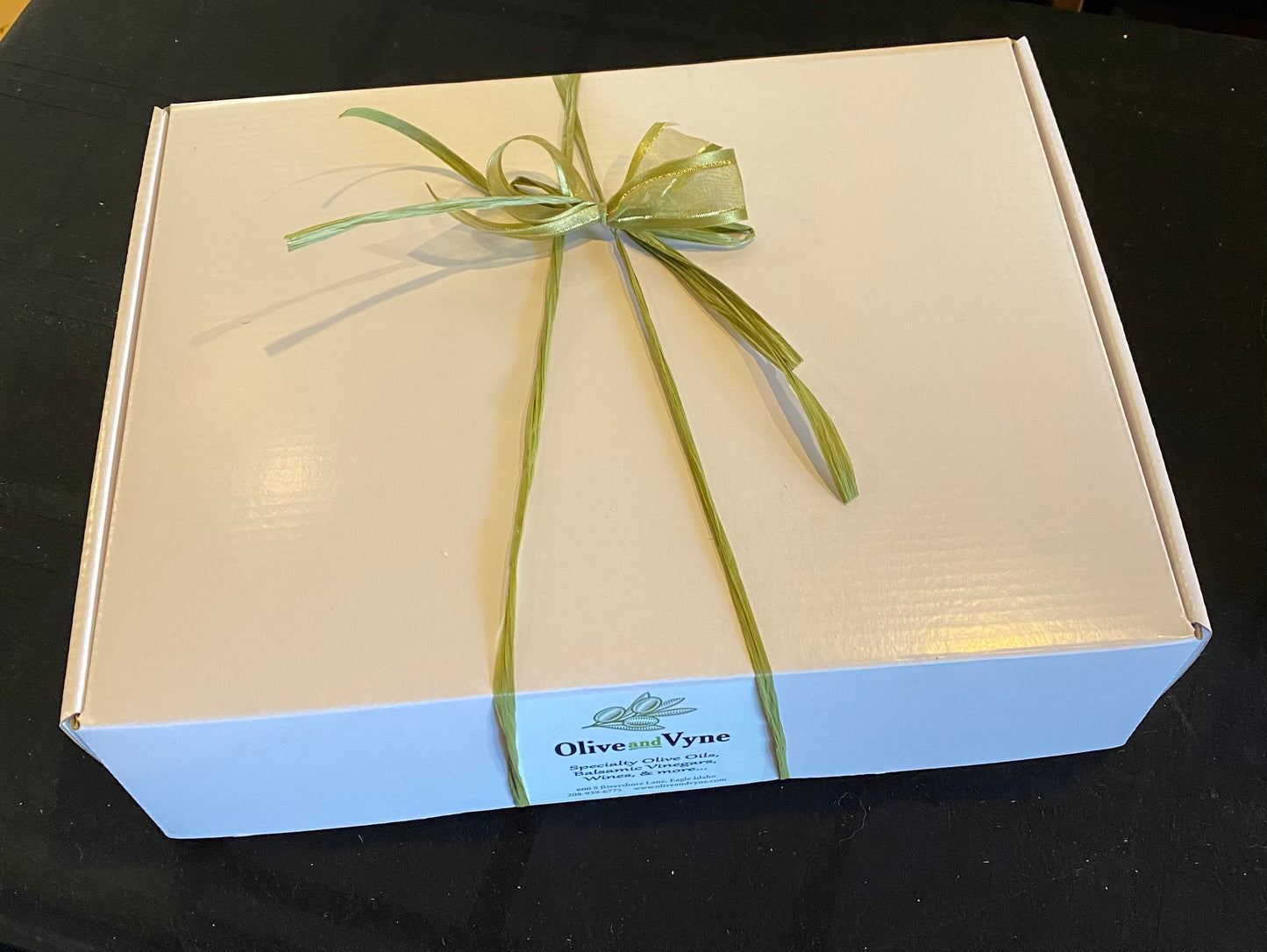 Everything Huckleberry Gift Box - 9 x 12